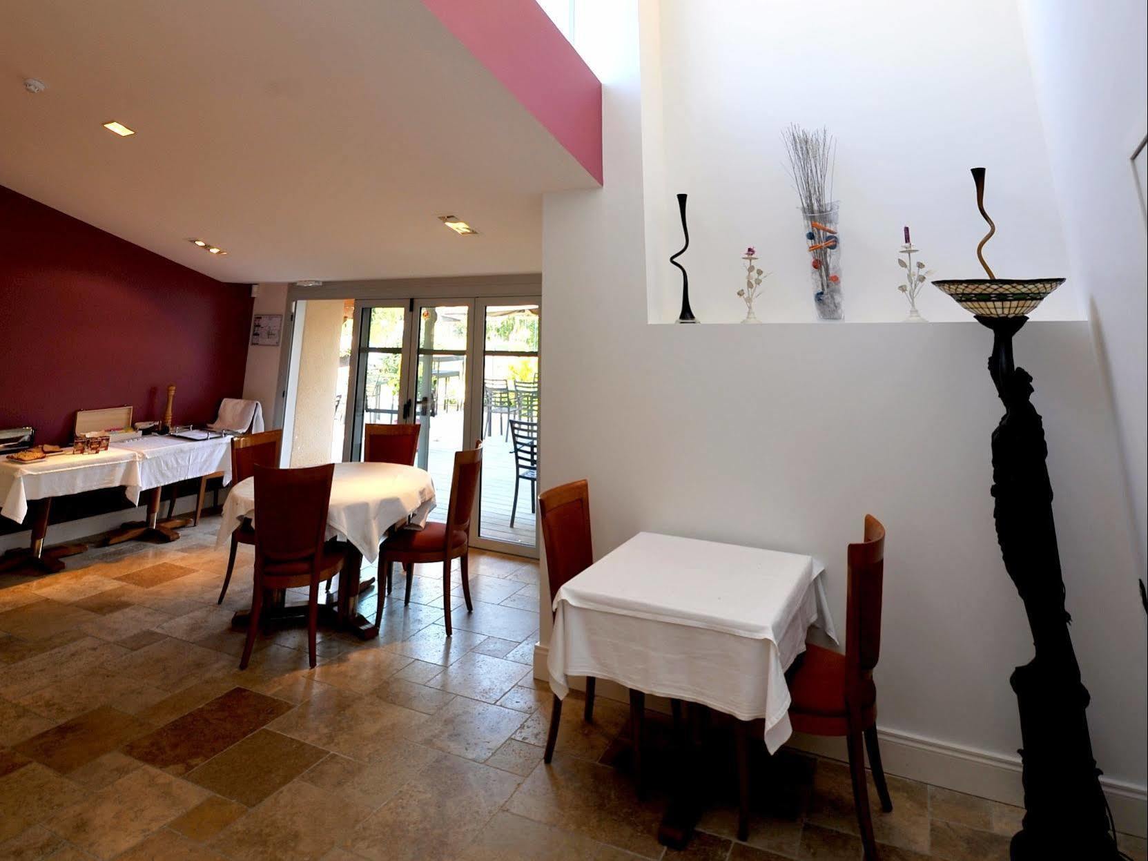 Logis- Hotel Spa Restaurant L'Epicurial Saint-Pey-de-Castets Exterior photo